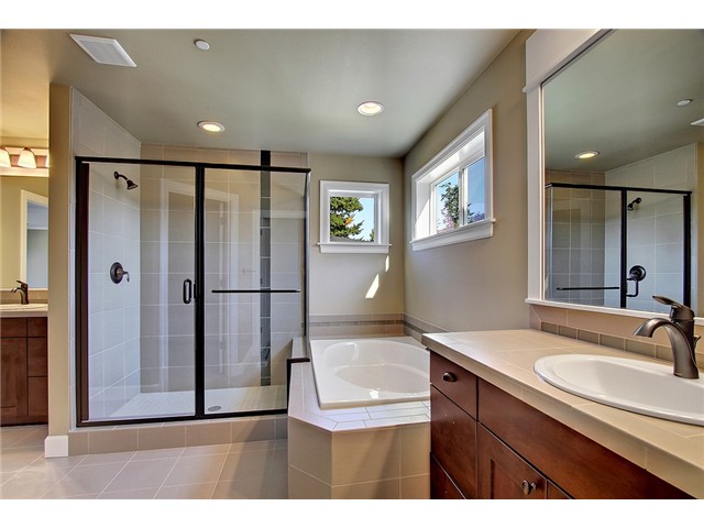 11117 Home Master Bathroom Interior